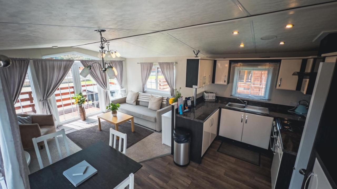 Angie'S Haven, Superb 2 Bedroom Lodge With Hot Tub - Sleeps 6 - Felmoor Park Морпет Экстерьер фото