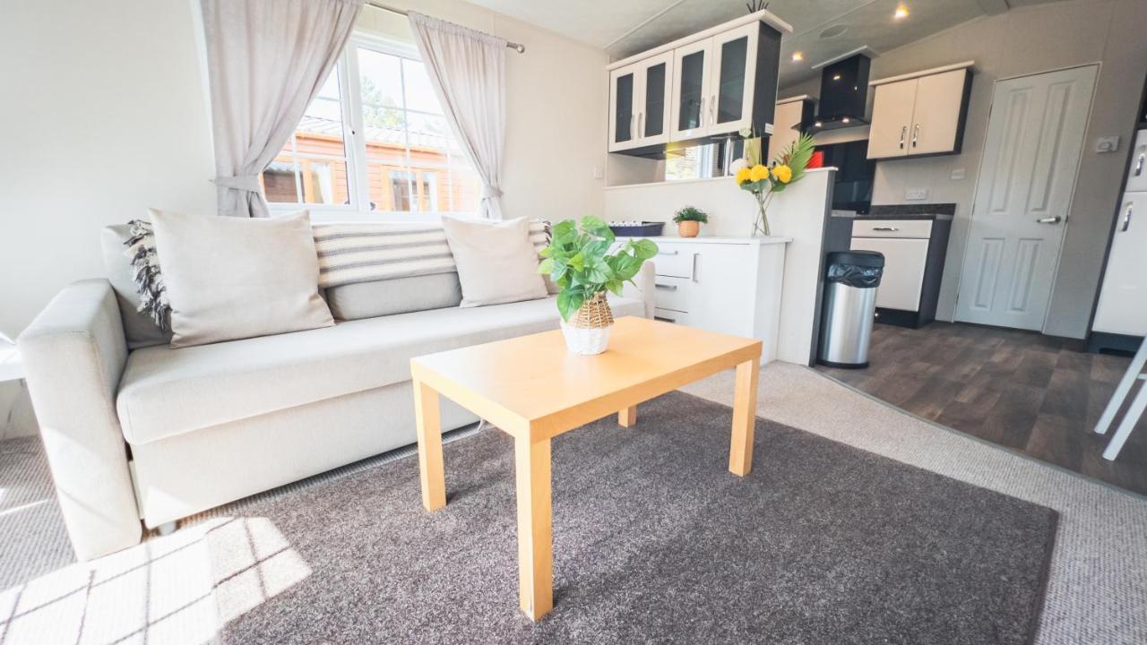 Angie'S Haven, Superb 2 Bedroom Lodge With Hot Tub - Sleeps 6 - Felmoor Park Морпет Экстерьер фото