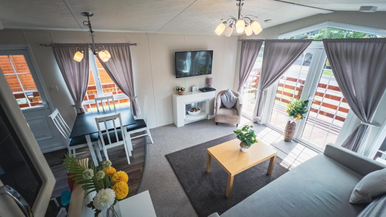 Angie'S Haven, Superb 2 Bedroom Lodge With Hot Tub - Sleeps 6 - Felmoor Park Морпет Экстерьер фото